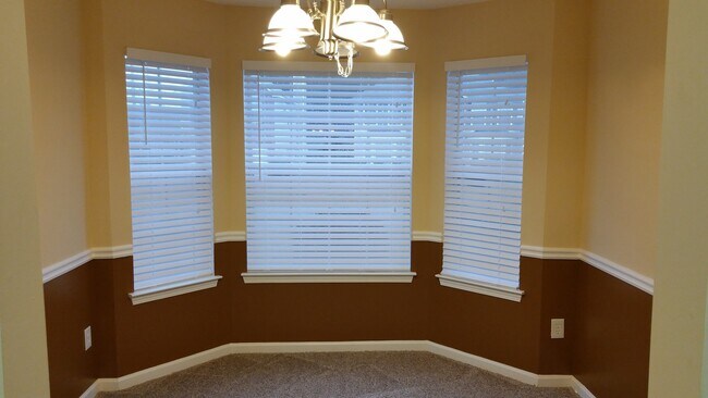 Foto del edificio - Beautiful 4-bedroom, 2.5 bath home!! (vide...