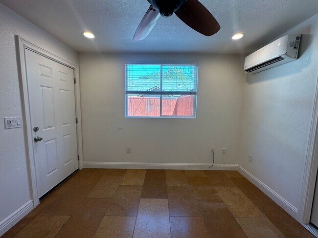 Building Photo - 418 - 422 E Morris Avenue, Modesto