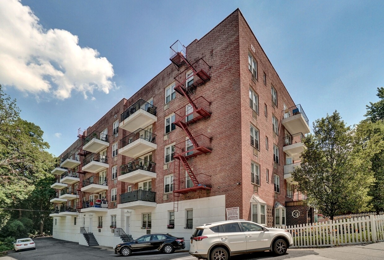 Building Photo - 115 Lawton St
