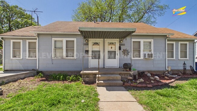 Building Photo - 413 E 6th St