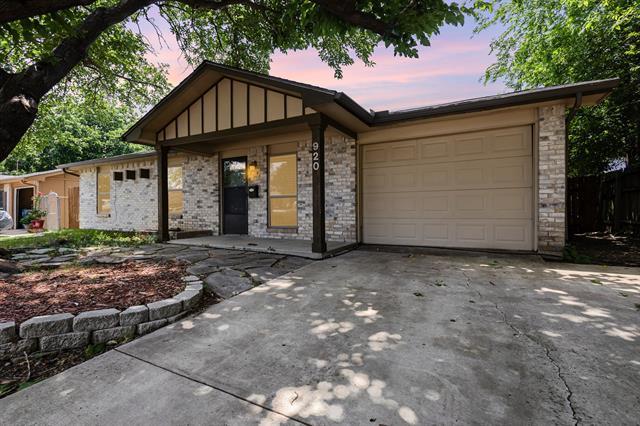 Primary Photo - 920 Ashwood Dr