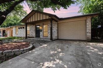 Building Photo - 920 Ashwood Dr
