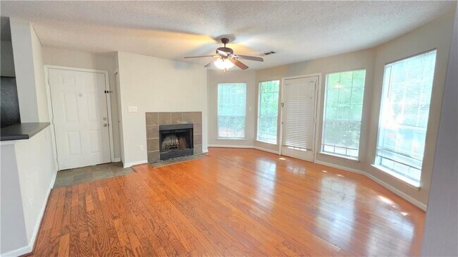 Foto del edificio - 317 Hawkstone Way