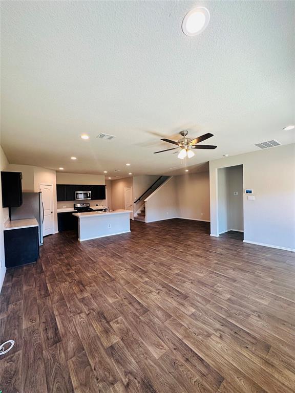Foto del edificio - 15383 Central Cres Dr
