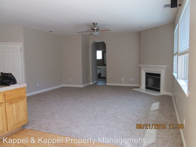 Building Photo - 5 br, 3 bath House - 1000 WOODCREST CT