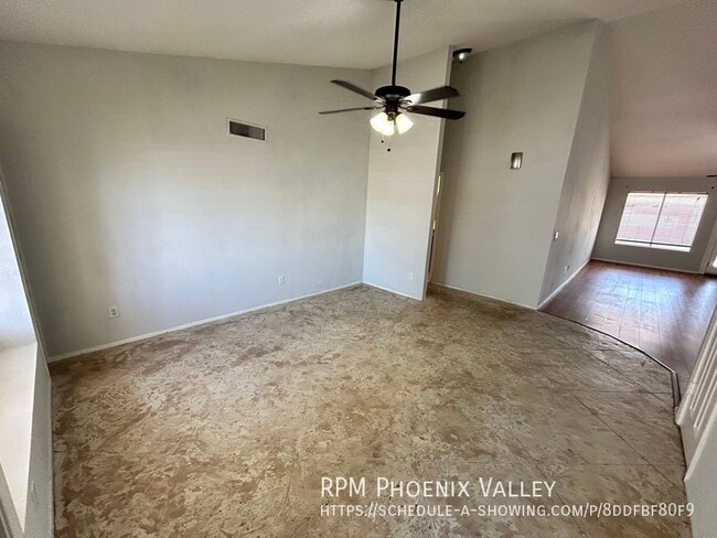 Building Photo - Glendale 4/2 w/Pool + *NEW* Flooring + *NE...