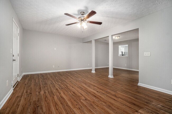 Building Photo - Beautifully Updated Decatur Townhome with ...