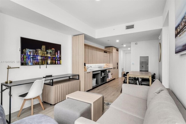 Foto del edificio - 225 N Miami Ave