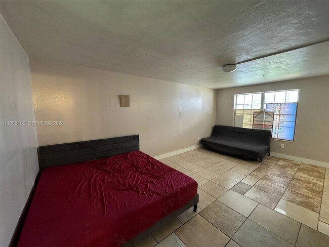 Foto del edificio - 7841 Dunham Blvd