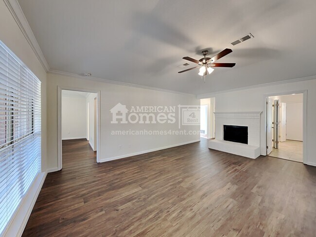 Foto del edificio - 2341 N Ridge Road