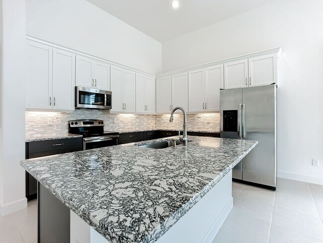Building Photo - Spacious 4-bedroom, 2-bath House