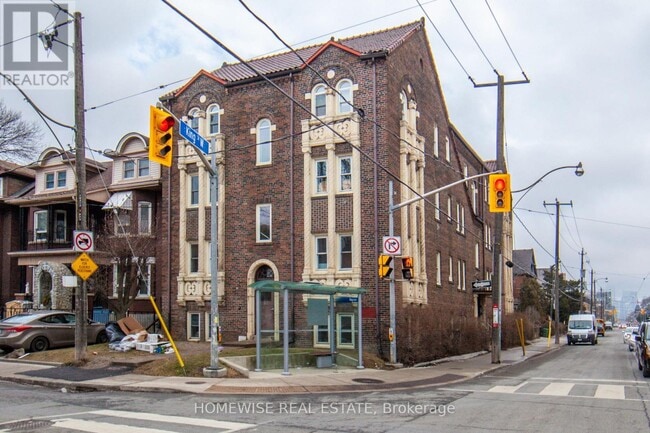Building Photo - 101 King St W