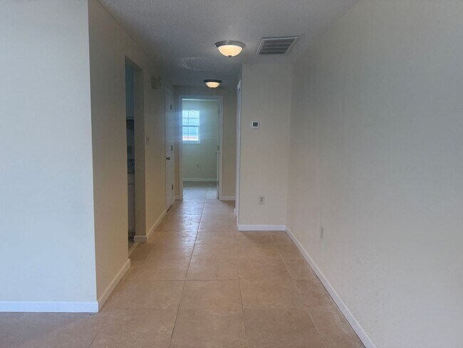 Foto del edificio - 2 Bedroom/1Bath  with Garage 55+ Community...