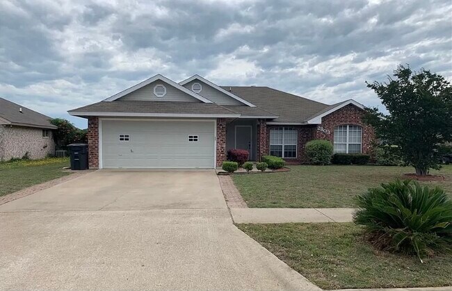 Building Photo - 2803 Eastwood Dr