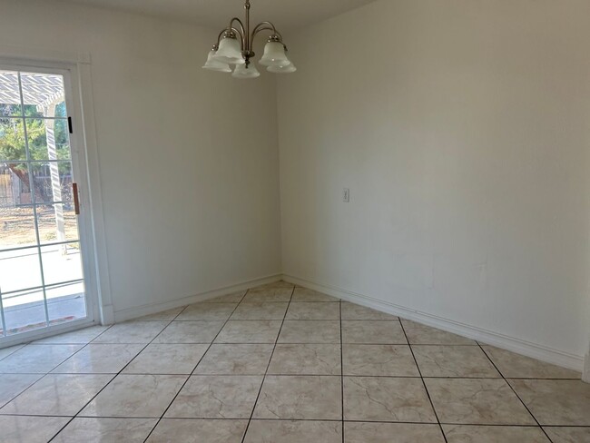 Building Photo - Tehachapi City Rental