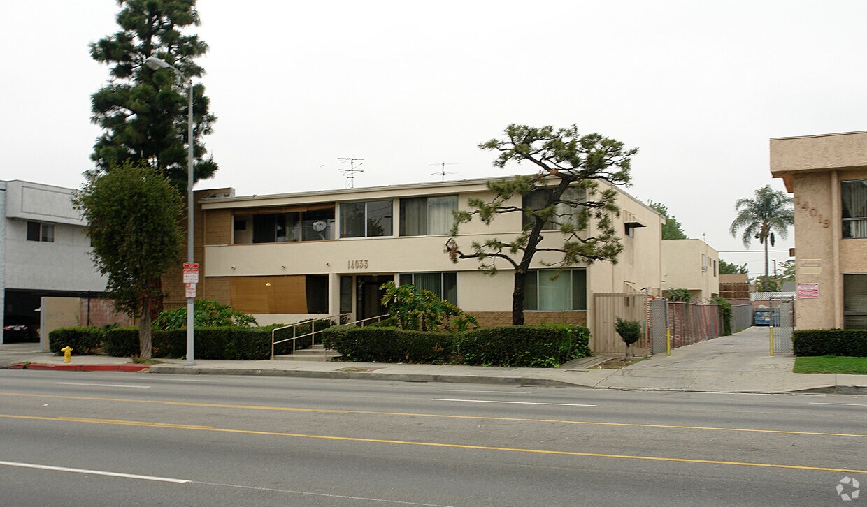 Building Photo - 14033 Sherman Way