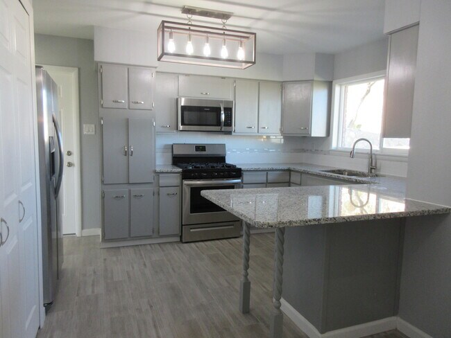 Foto del edificio - 3302 Zircon Dr