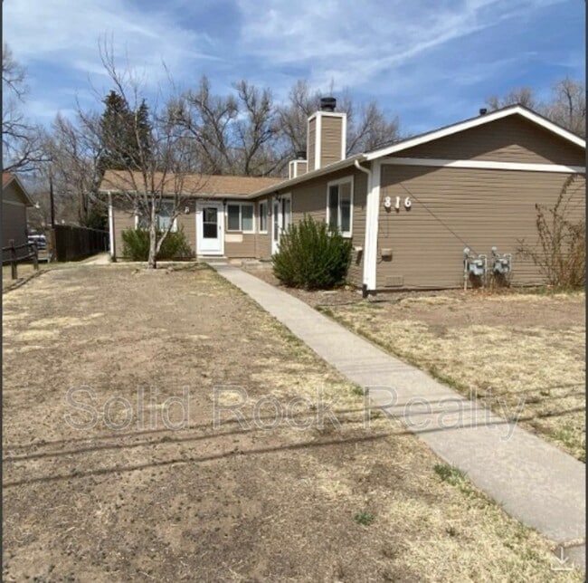 Building Photo - 816 Bennett Ave