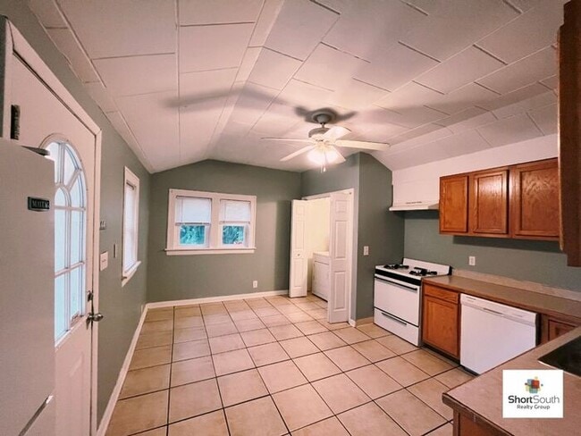 Foto del edificio - 4 bed 2 bath Single Family Home