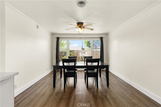 Foto del edificio - 230 E Hoover Ave