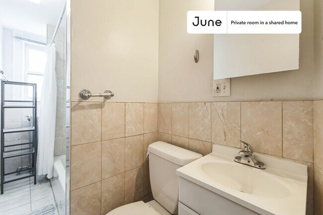 Foto del edificio - Room in Shared 5 bed/1 bath home