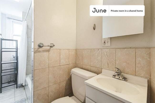 Foto del edificio - Room in Shared 5 bed/1.5 bath home