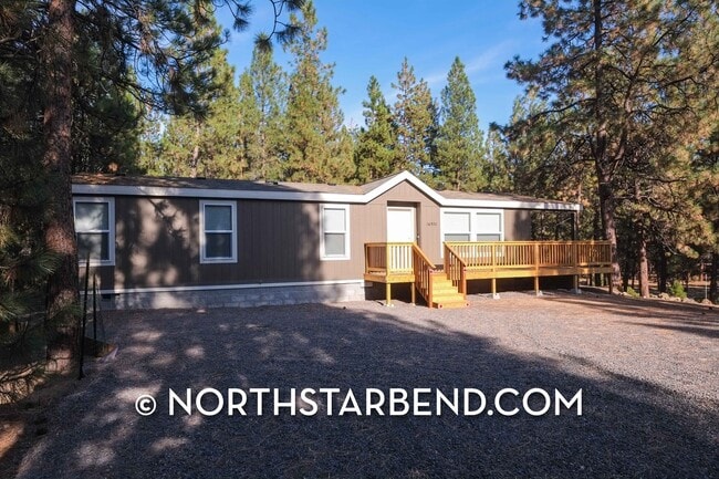 Building Photo - Nicely Updated 3 Bed 2 Bath Home in Deschu...