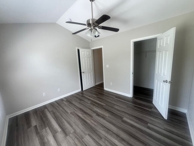 Building Photo - Convenient to Uptown! 3 bedroom home!