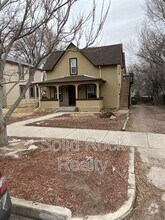 Building Photo - 823 N Corona St