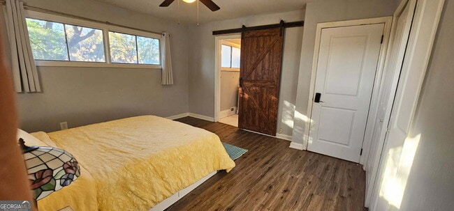 Building Photo - 1976 Columbia Dr