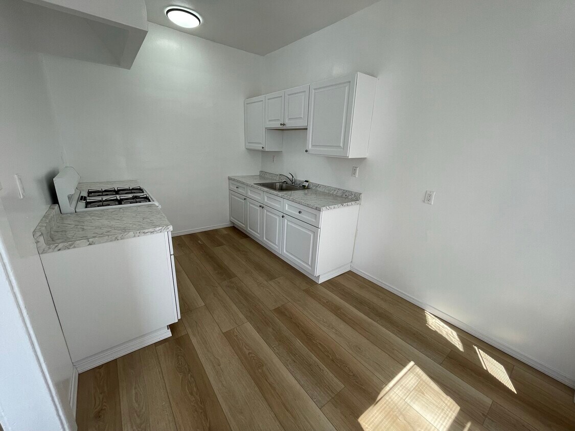 Primary Photo - 919 S. Manhattan Pl