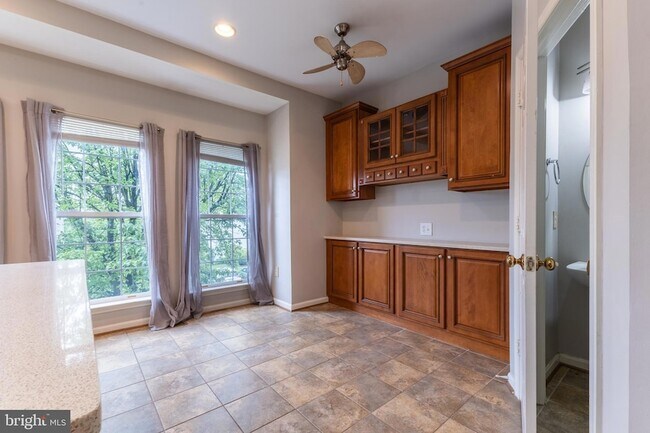 Building Photo - 20283 Glenrobin Terrace