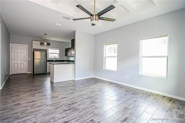 Building Photo - 3907 Valeria St