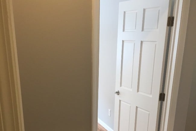 Building Photo - 136 E 8th Ave