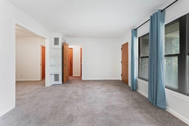 Foto del edificio - 463 Cherry Ridge Dr