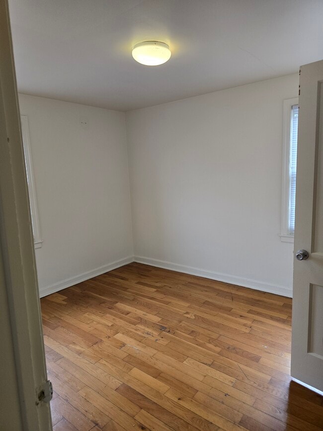 Foto del edificio - 404-410 East Bruce