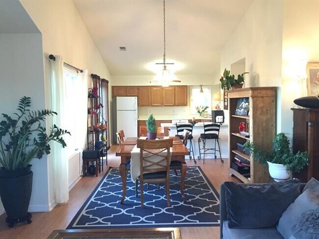 Foto del edificio - 60 Augusta Dr