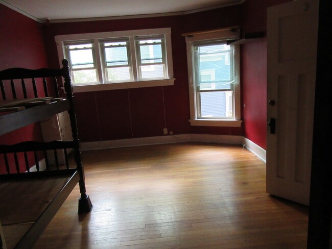Building Photo - 14 Bedroom House for Rent Next Fall