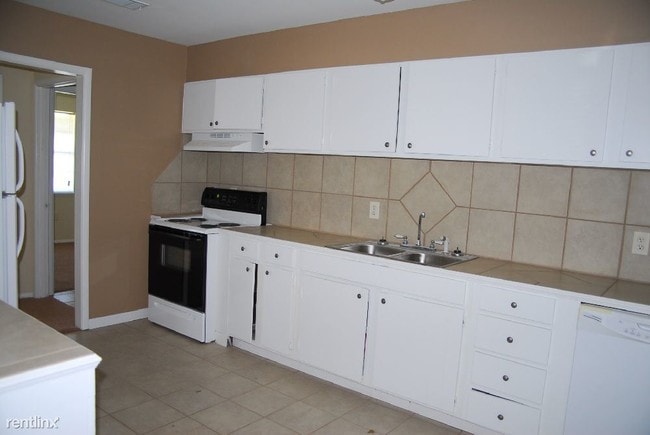 Building Photo - 3 br, 1 bath House - 2615 Demaret Dr