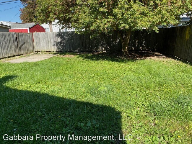 Foto del edificio - 3 br, 1 bath House - 19615 E. 14 Mile Rd