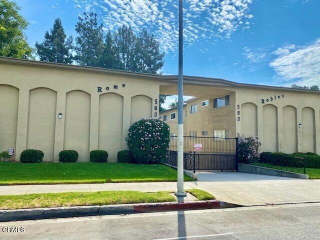 Primary Photo - 590 N Los Robles Ave
