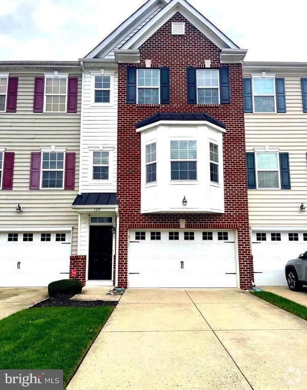 Building Photo - 129 Winterberry Way