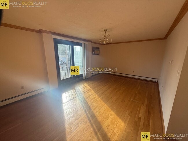 Foto del edificio - 1030 Bennington St