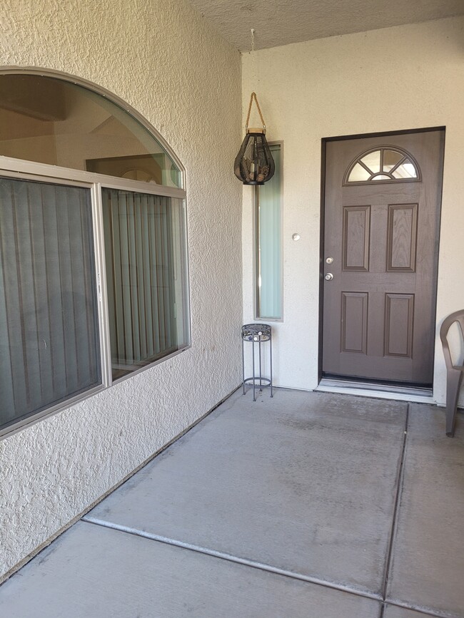 Building Photo - 2775 Country Club Dr