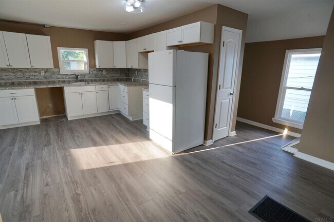 Building Photo - 815 Delaware Ave