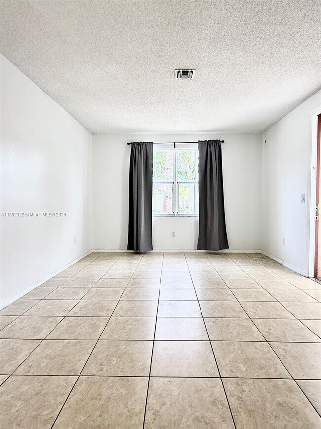 Foto del edificio - 947 NE 42nd Terrace