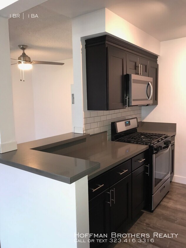Primary Photo - 122 E Leatrice Ln Anaheim CA 92802
