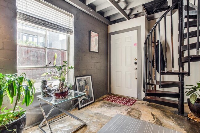 Building Photo - 3129 Ross Ave