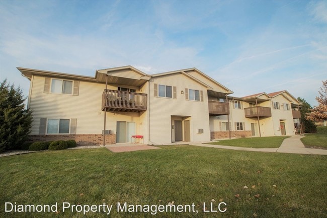 Building Photo - 215 Tamarack Dr
