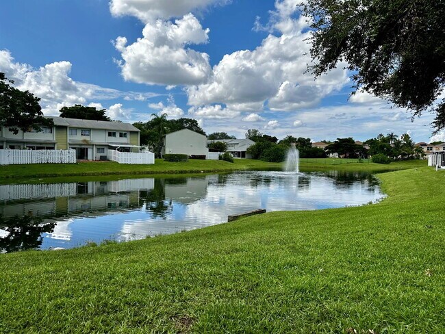 Building Photo - 851 Crystal Lake Dr